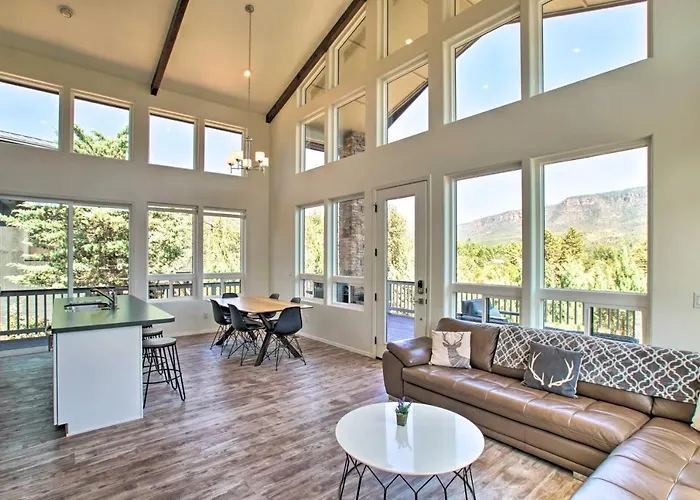 Mountain View Modern Cabin: Luxury Home! *