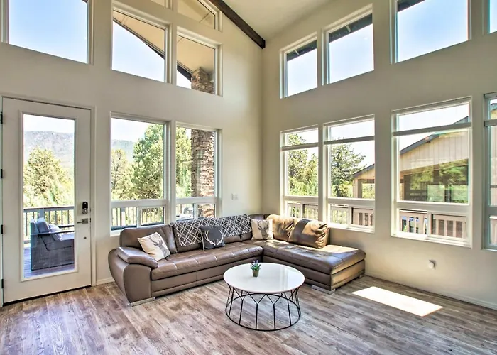 Mountain View Modern Cabin: Luxury Home! Holiday home *