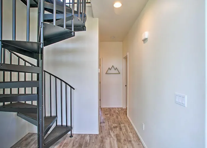 Mountain View Modern Cabin: Luxury Home! *